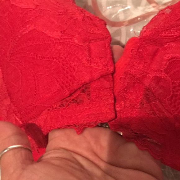 Size 42B lace bras front closure. Price is each - Picture 5 of 6